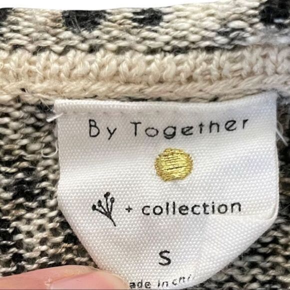 By Together Collection Leopard Print V‎ neck Size Small - Picture 6 of 7